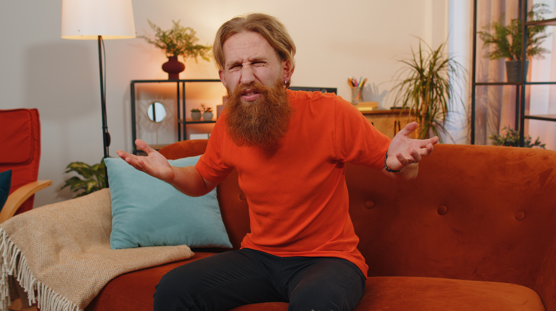 Bearded ginger man asking why, what reason of failure demonstrating disbelief irritation by troubles